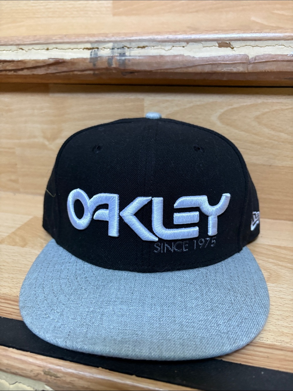 Oakley Black and Light Gray Logo Snapback Cap By New Era
